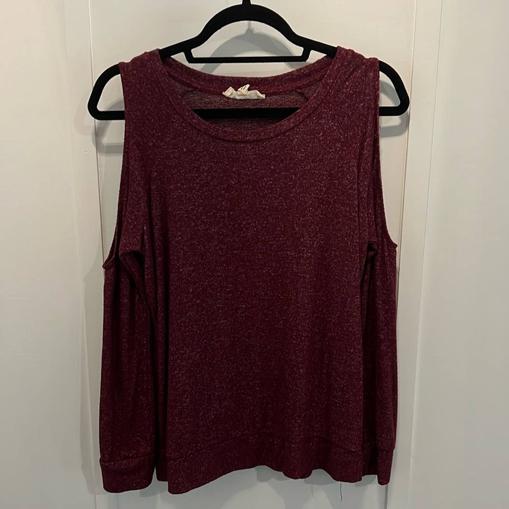 Sweater with Open Shoulders / Maroon